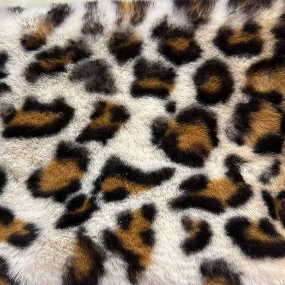 Jane & Berry Faux Fur Animal Leopard Print Wristlet NWT - Picture 5 of 5